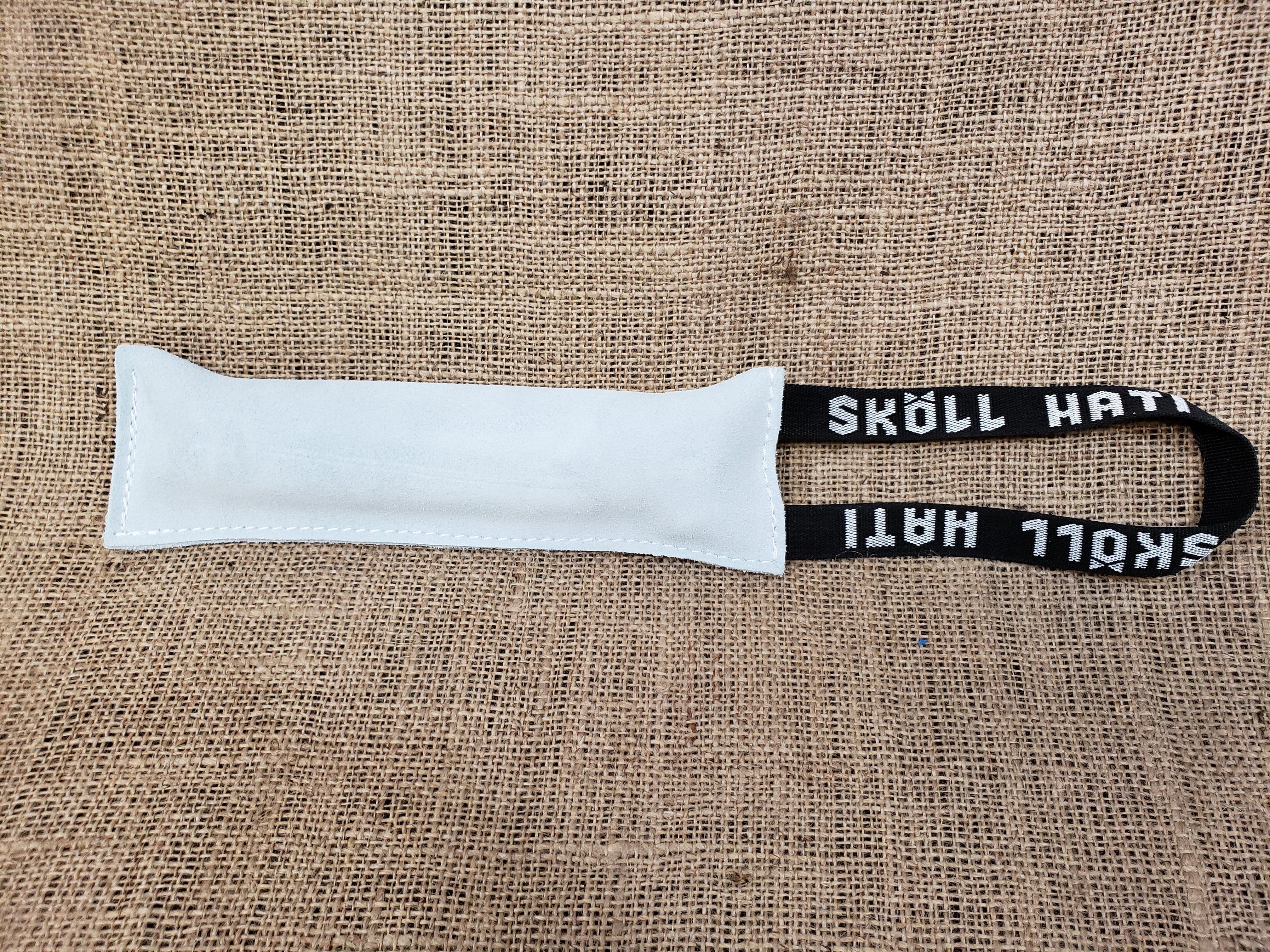SKÖLLHATI LEATHER SQUEAK TUG