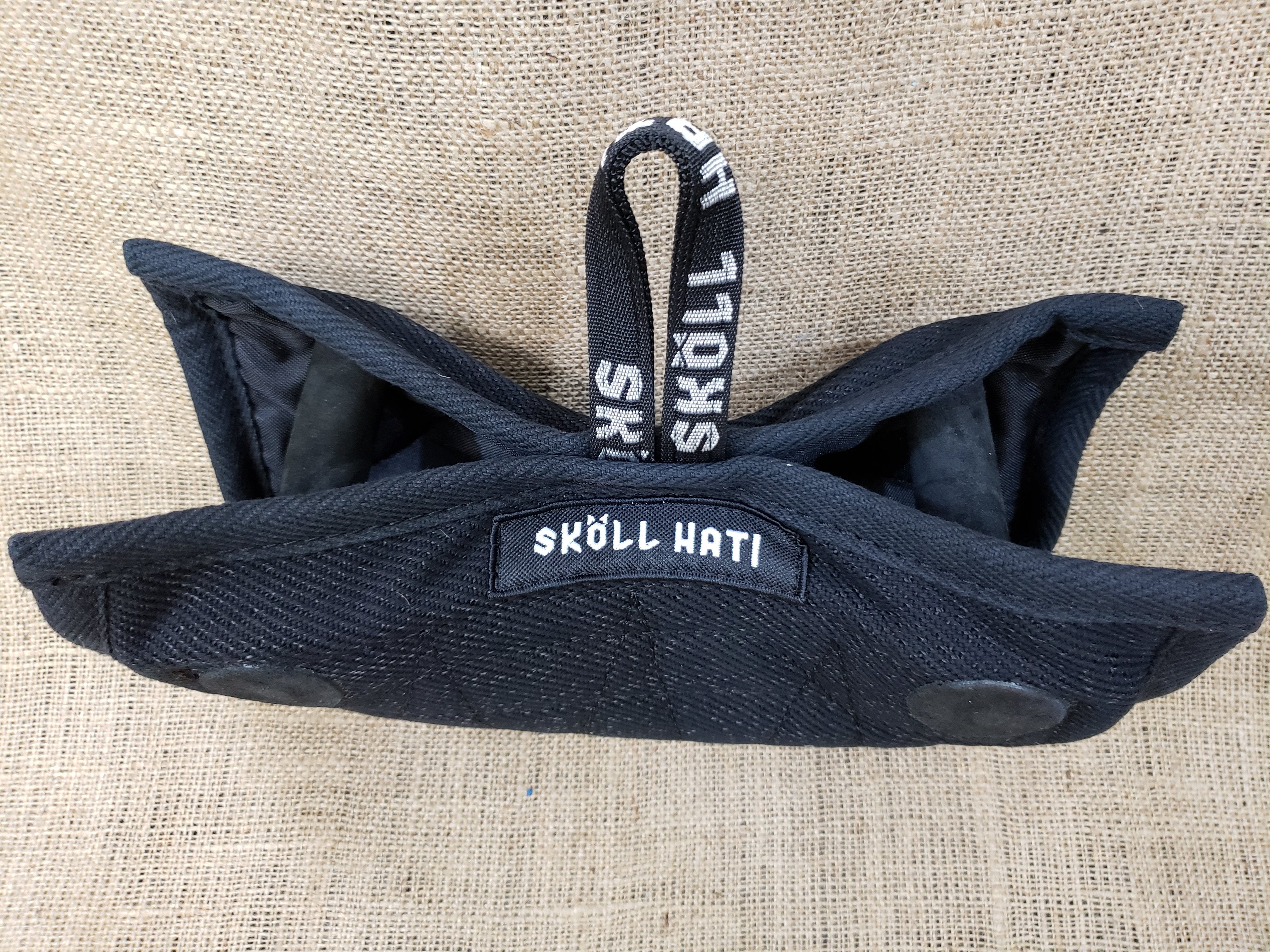 SKÖLLHATI NYLCOT BITE WEDGE