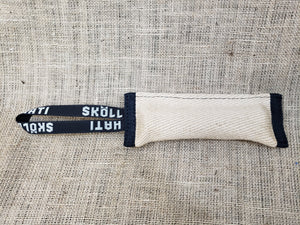 SKÖLLHATI JUTE SQUEAK TUG